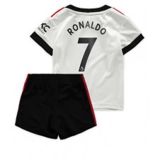 Manchester United Cristiano Ronaldo #7 Bortedraktsett Barn 2022-23 Kortermet (+ korte bukser)